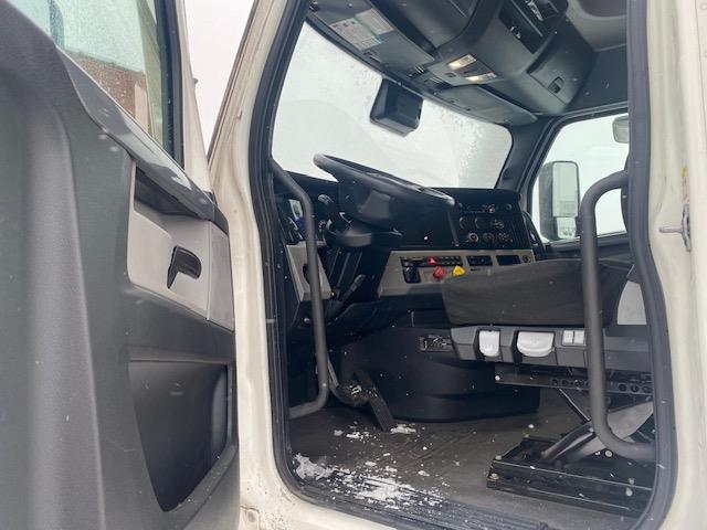 2020 Freightliner Cascadia-14