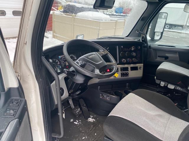 2020 Freightliner Cascadia-15