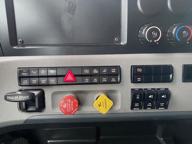 2020 Freightliner Cascadia-20