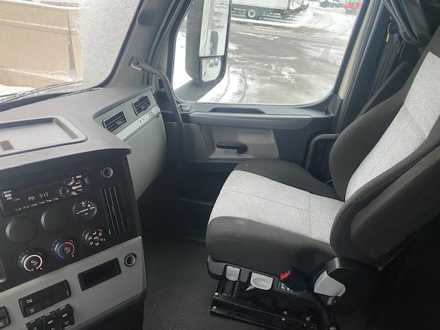 2020 Freightliner Cascadia-21