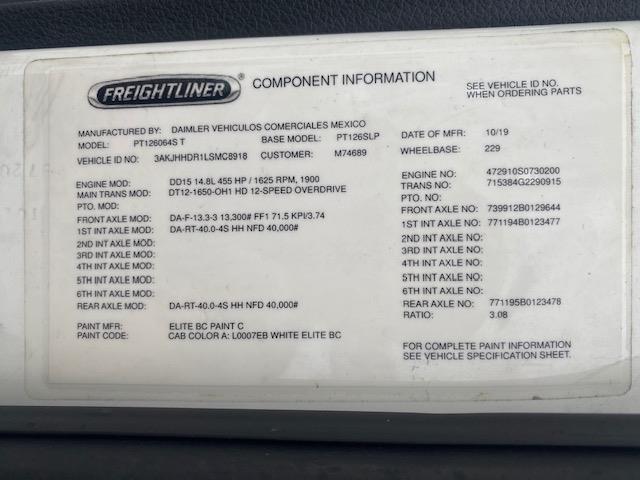 2020 Freightliner Cascadia-26