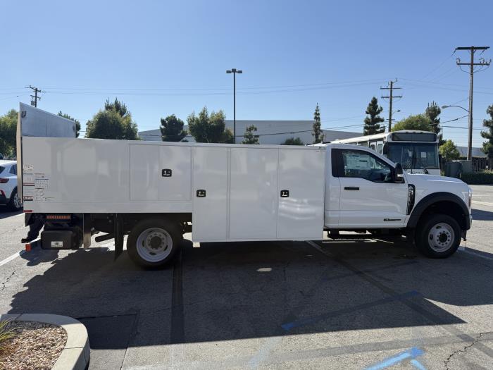 2025 Ford F-550-31