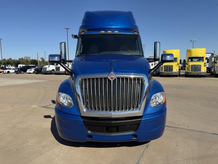 2022 International LT625-8