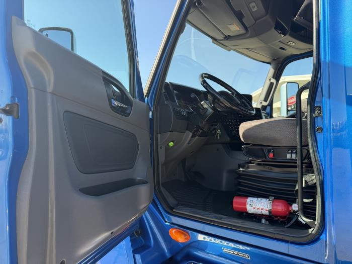 2022 International LT625-23