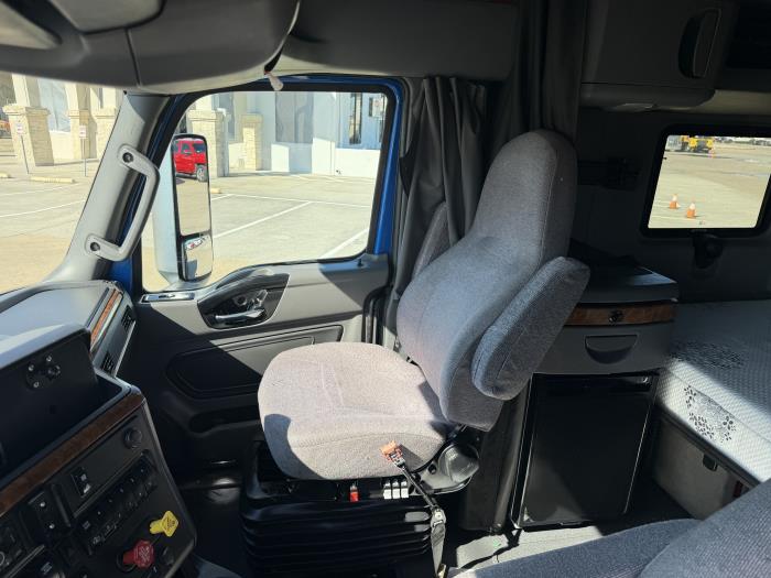 2022 International LT625-24