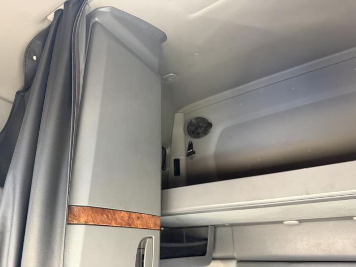 2022 International LT625-27