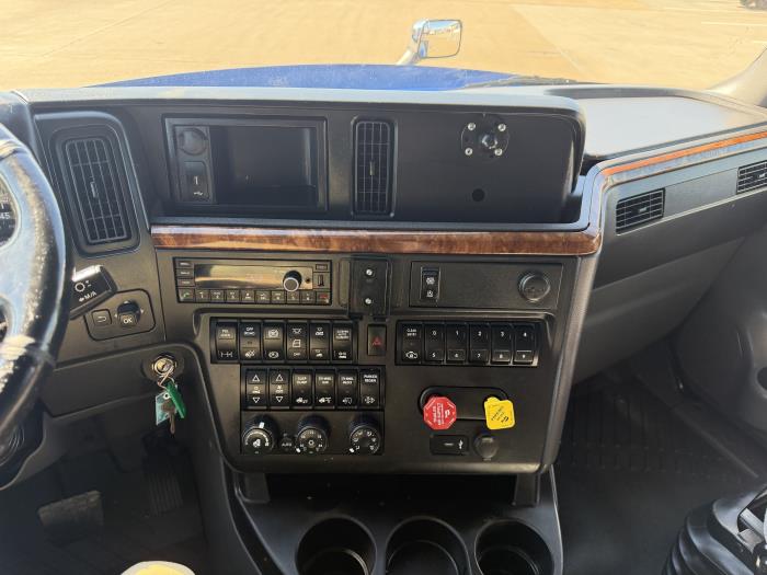 2022 International LT625-36