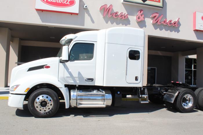 2023 Peterbilt 579-2