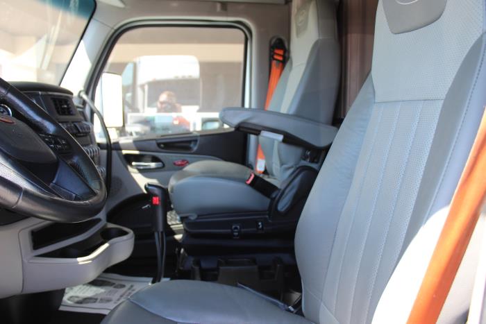 2023 Peterbilt 579-9