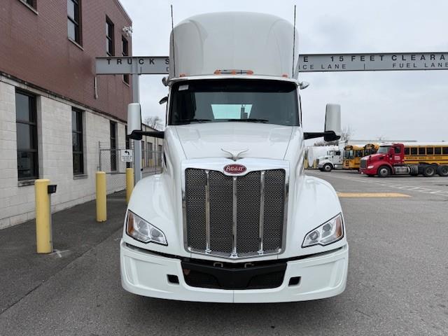 2023 Peterbilt 579-6