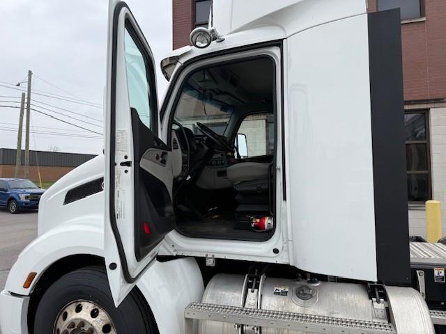 2023 Peterbilt 579-7