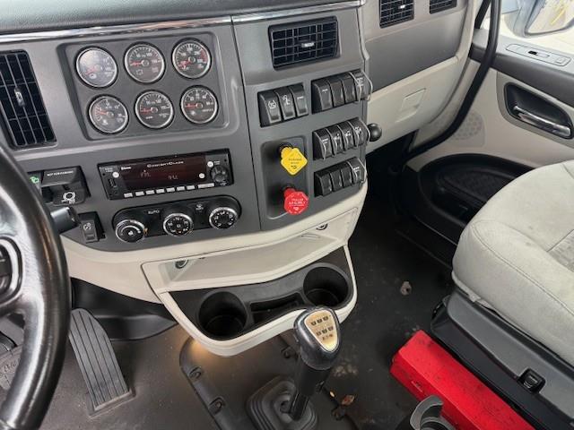 2023 Peterbilt 579-10