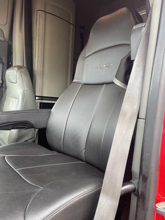 2022 Peterbilt 579-6