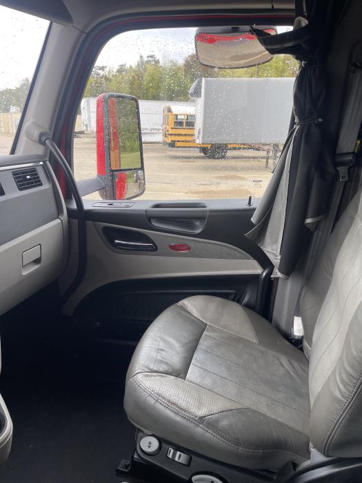 2022 Peterbilt 579-8