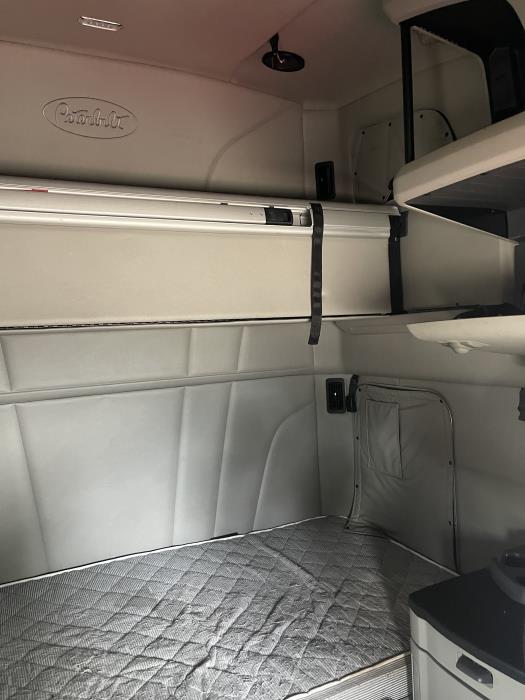 2022 Peterbilt 579-10