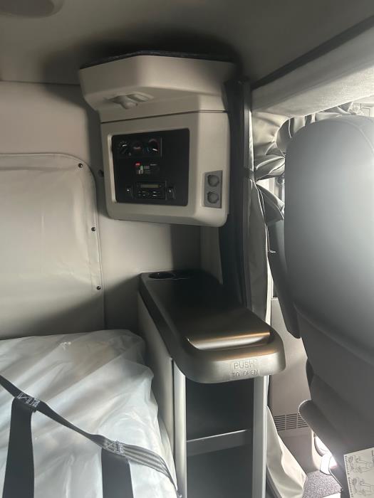 2026 Peterbilt 567-4