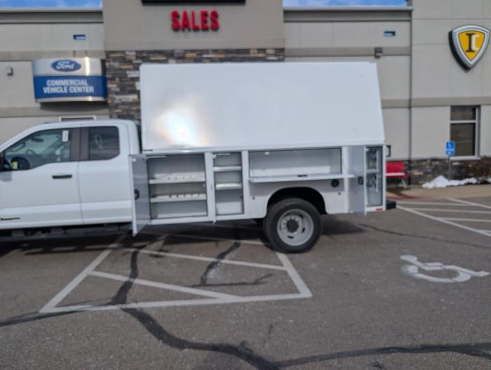 2025 Ford F-550-3
