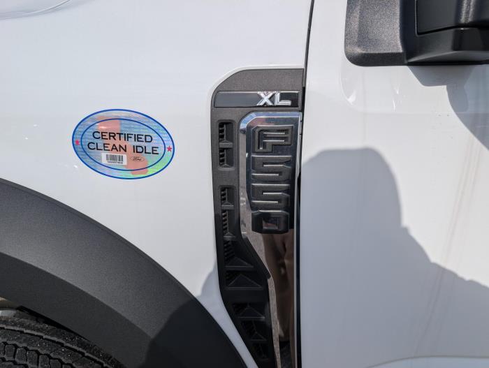 2025 Ford F-550-29