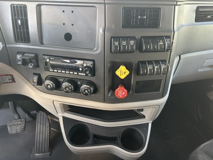 2022 Peterbilt 579-16