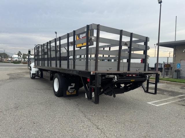 2020 Peterbilt 330-6