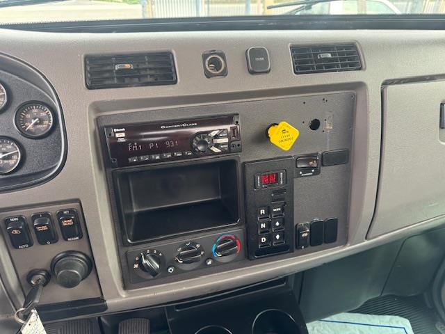 2020 Peterbilt 330-10