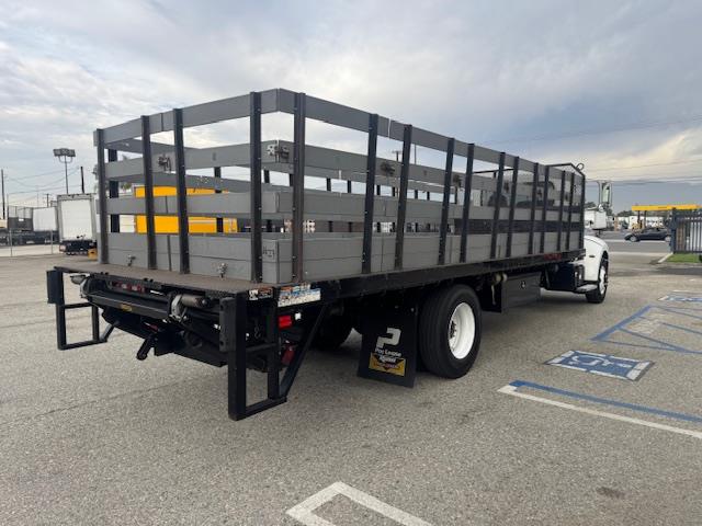 2020 Peterbilt 330-5