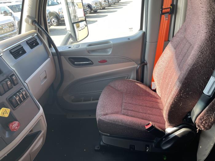 2022 Peterbilt 579-16