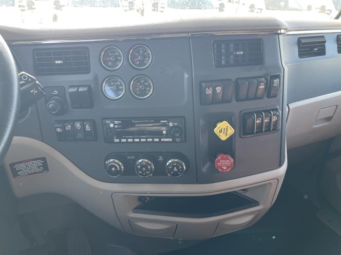 2022 Peterbilt 579-17