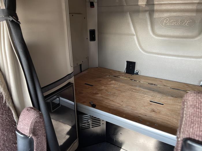 2022 Peterbilt 579-23
