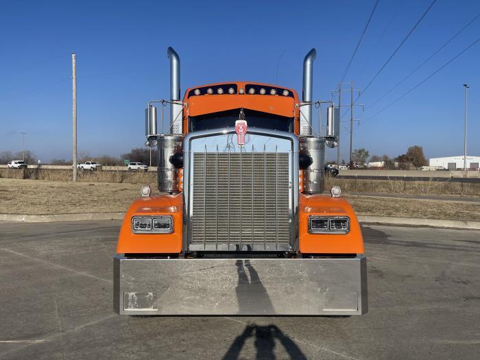2022 Kenworth W900L-1