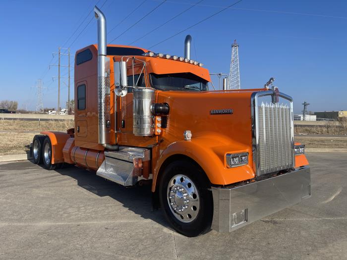 2022 Kenworth W900L-2