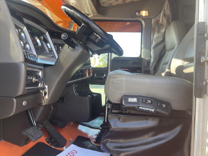 2022 Kenworth W900L-16