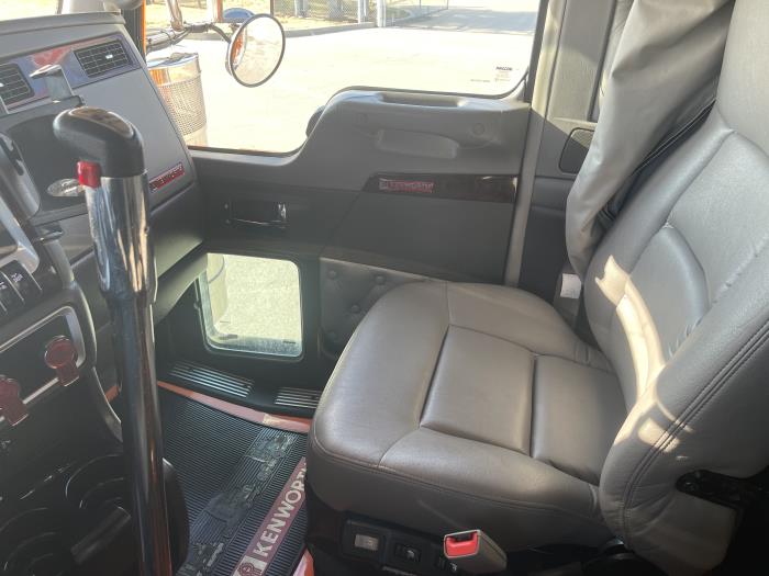 2022 Kenworth W900L-17