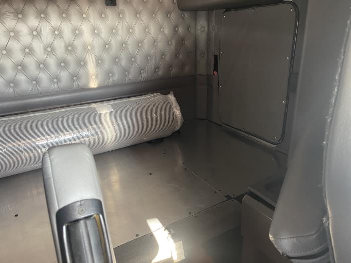 2022 Kenworth W900L-21