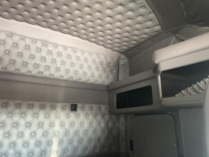 2022 Kenworth W900L-22