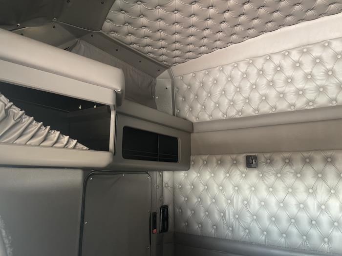 2022 Kenworth W900L-24