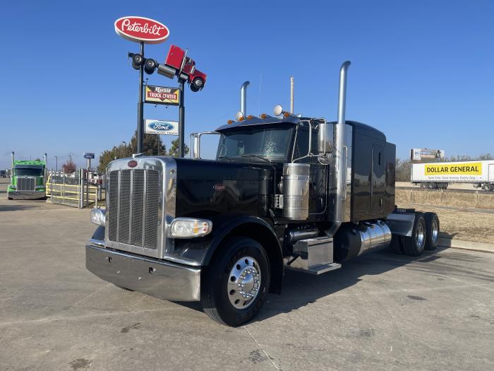 2022 Peterbilt 389-0