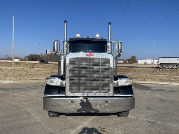2022 Peterbilt 389-1