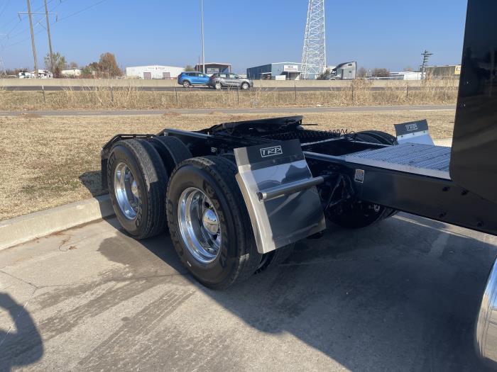 2022 Peterbilt 389-4