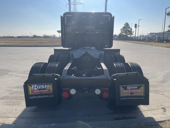 2022 Peterbilt 389-8