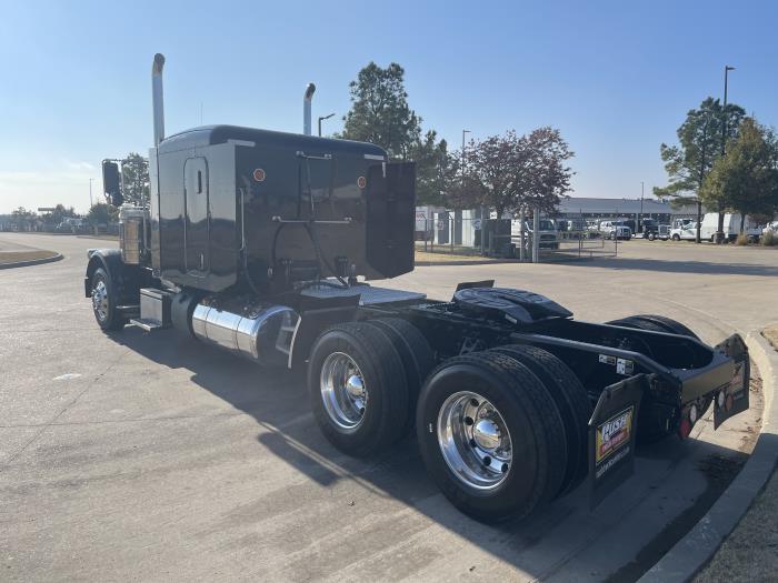 2022 Peterbilt 389-9