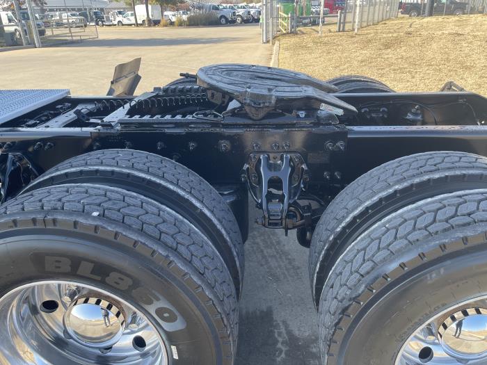 2022 Peterbilt 389-10