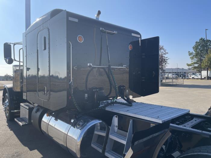 2022 Peterbilt 389-11