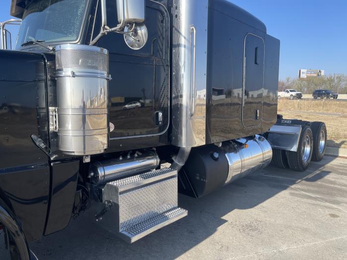 2022 Peterbilt 389-13