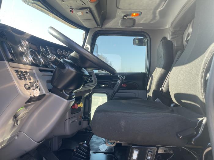 2022 Peterbilt 389-14