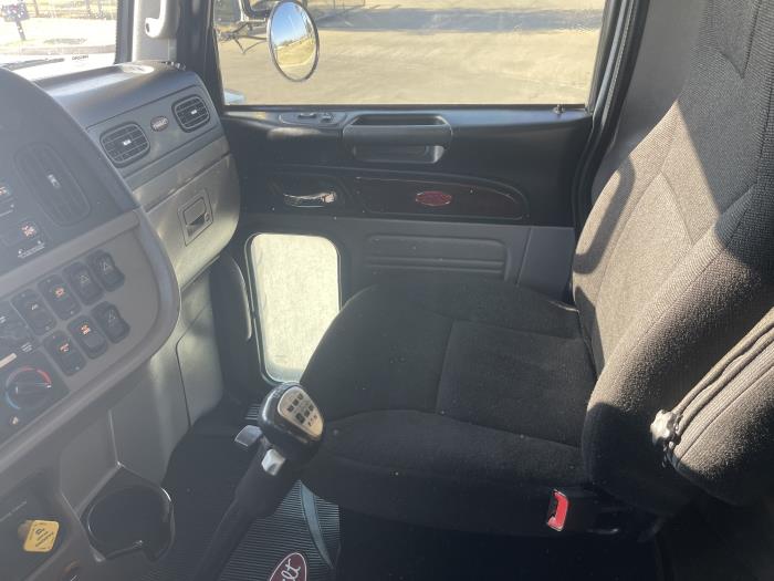 2022 Peterbilt 389-15