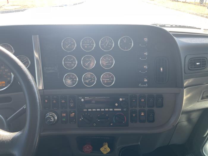 2022 Peterbilt 389-16