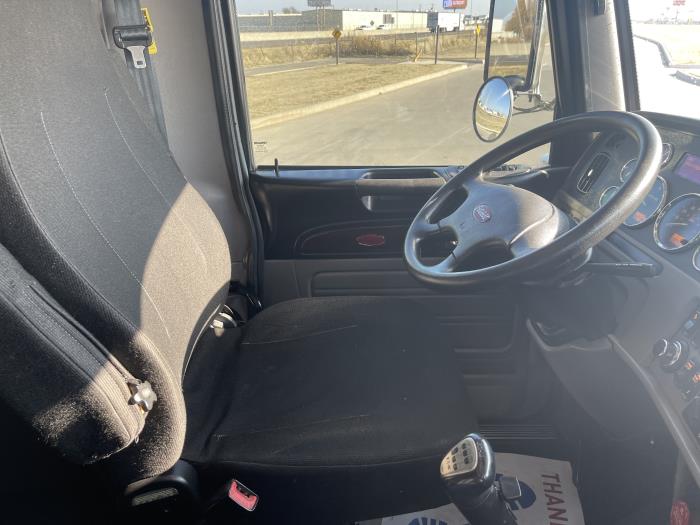 2022 Peterbilt 389-19