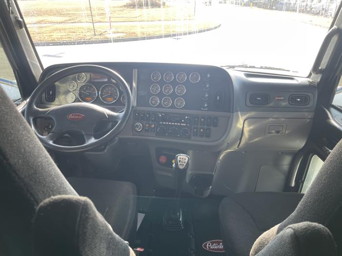 2022 Peterbilt 389-24