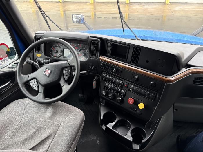 2022 International LT625-8